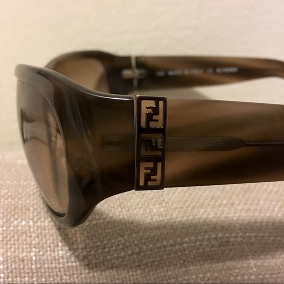 Fendi authentic FS356 Smokey Tan Sunglasses - Picture 5 of 6